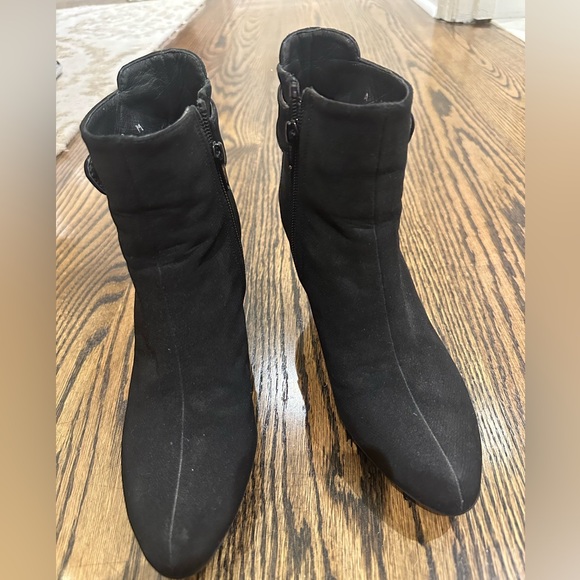 Stuart Weitzman heeled ankle boots with buckle - Picture 2 of 10